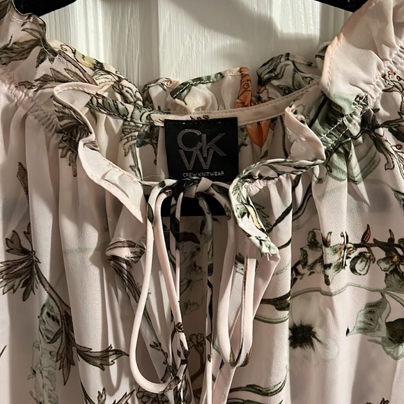 Tank top floral blouse Size L with tie strings in the front - Picture 3 of 4